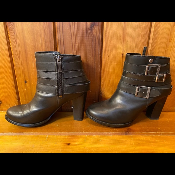 Slight wear. Too tight on my feet - Picture 2 of 8